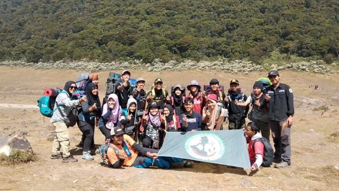 paket pendakian gunung gede