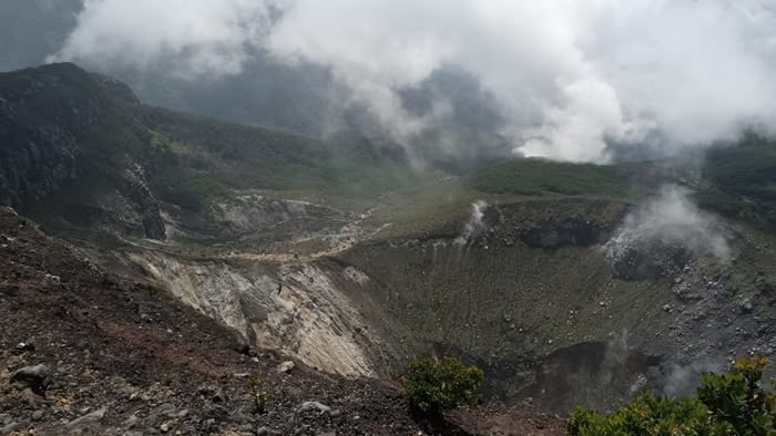 kawah gunung gede