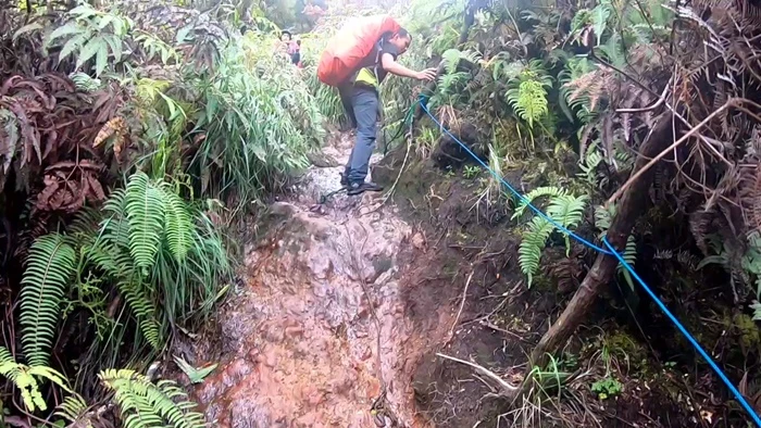trek gunung gede simpang gumuruh