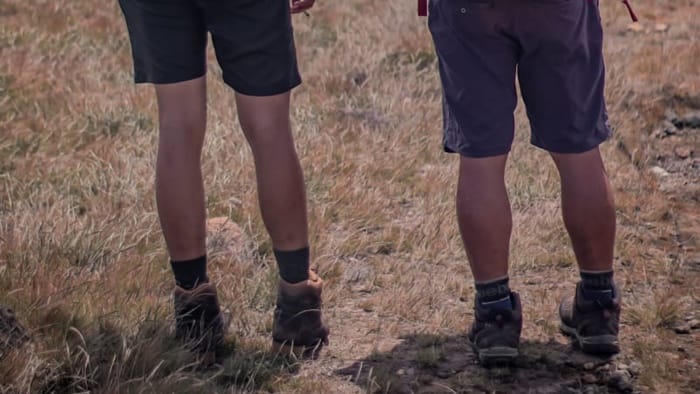 tisp memilih sepatu gunung