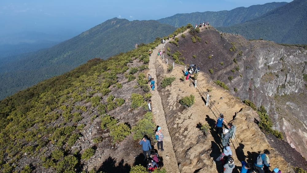 keindahan sunrise gunung gede